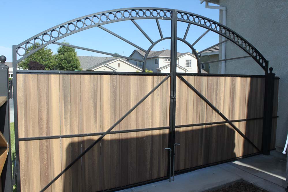 Gate